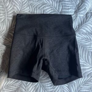 Lululemon Wunder Train 4" Shorts